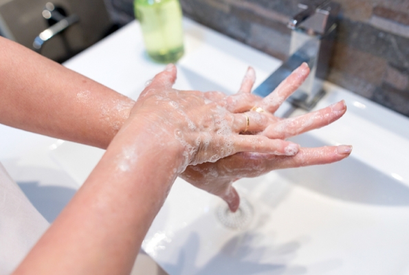 0001_close-up-of-woman-washing-her-hands-with-soap-732x549-thumbnail_1651732087-724b2b2ac0738bd58585b256dfd8502d.jpg